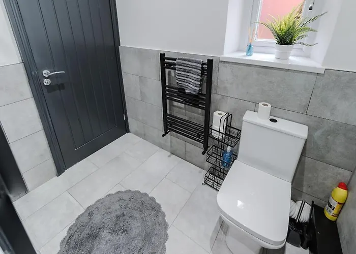 Charming & Cosy 2 Bedroom Flat, Fast Wifi -sleeps 5 Apartmán