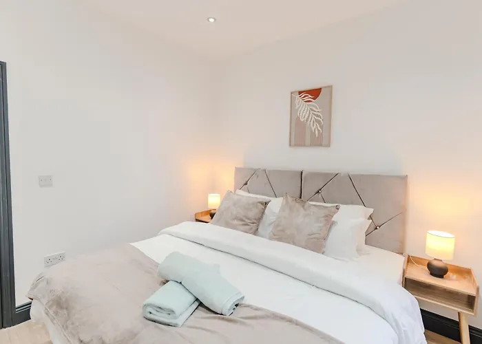 Charming & Cosy 2 Bedroom Flat, Fast Wifi -sleeps 5 *