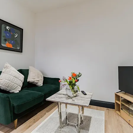 Charming & Cosy 2 Bedroom Flat, Fast Wifi -sleeps 5 Apartman Leeds